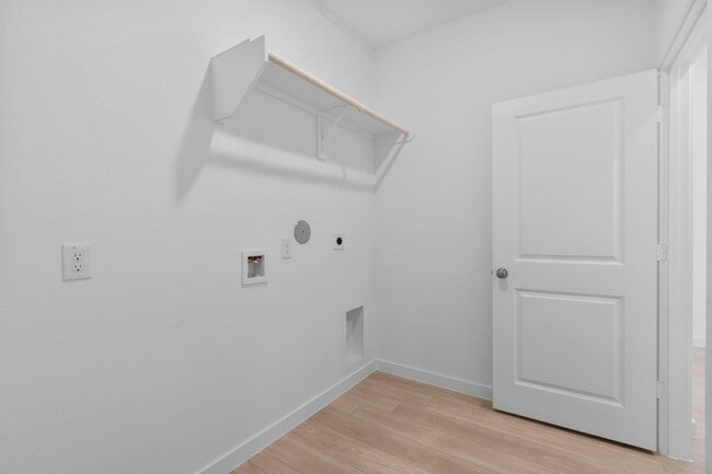 Building Photo - 2716 Pne Blf Dr