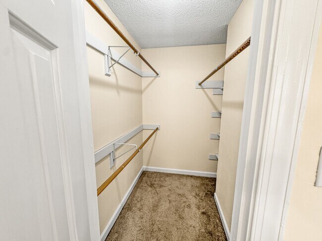 Building Photo - Beautiful 3-BR, 2-Bath home