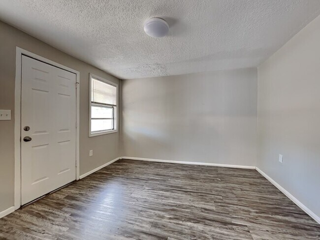 Building Photo - 7431 San Moritz Dr