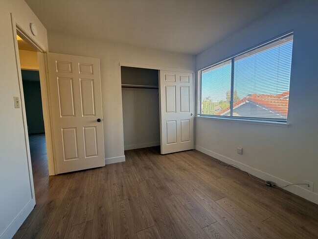 Building Photo - 6574 Leyland Park Dr