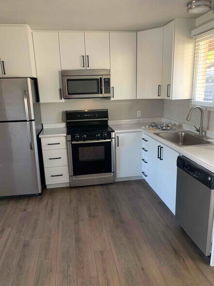 Primary Photo - 194 S 200 W