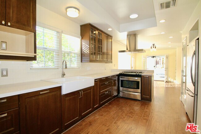 Building Photo - 3141 Fairmount Ave