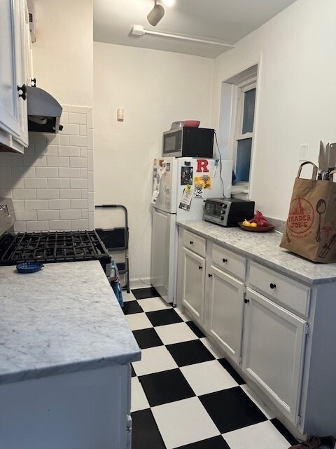 Building Photo - 1459 W Elmdale Ave