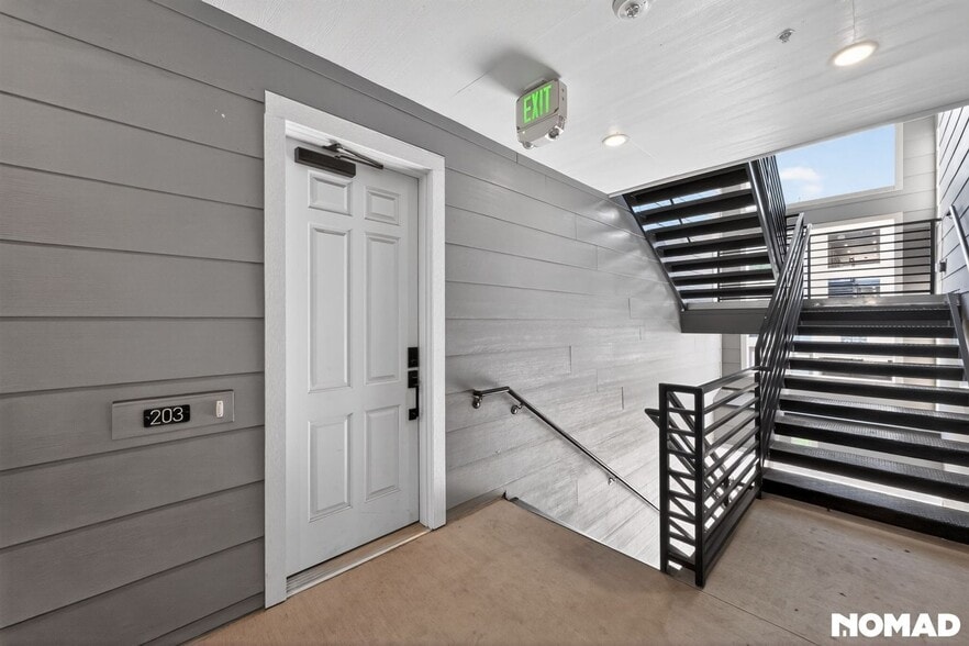 Building Photo - 6153 N Ceylon St