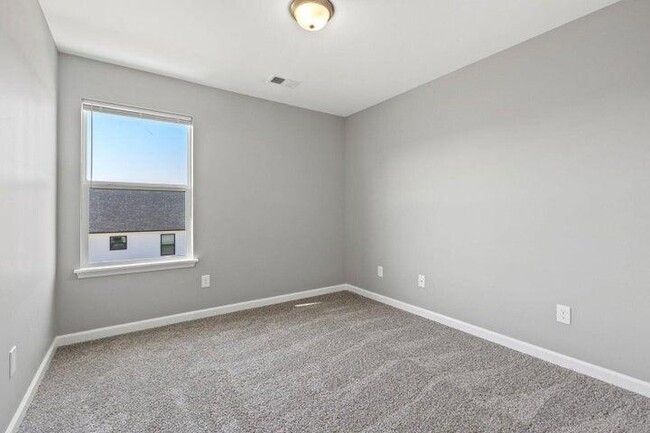 Building Photo - 245 Parker Pl