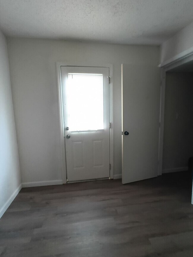 Building Photo - New Remodel- HOLIDAY SPECIAL- FIRST FULL MONTH FREE