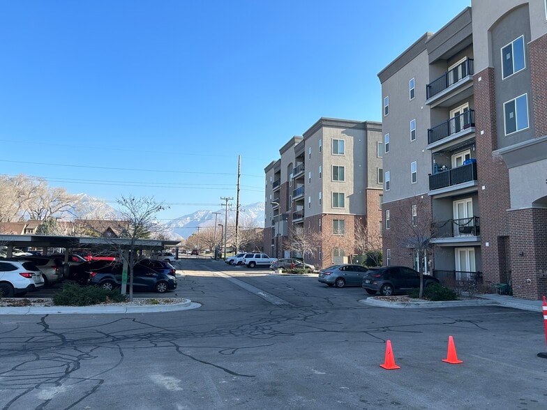 Exterior & Parking - 3660 S 900 E