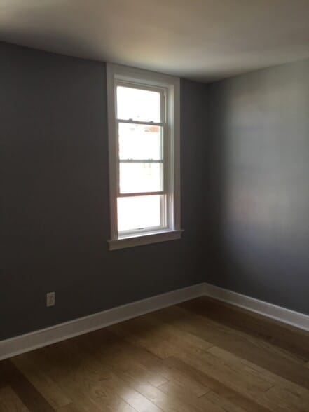 Rear bedroom - 1828 E Hazzard St