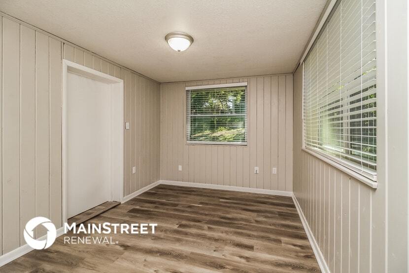 Building Photo - 1335 E 3rd Ave