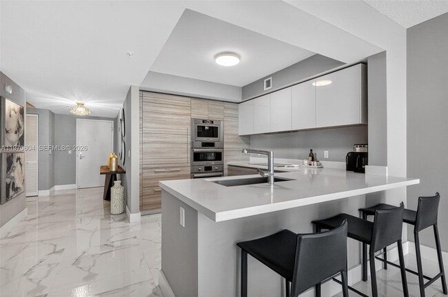 Building Photo - 300 Sunny Isles Blvd