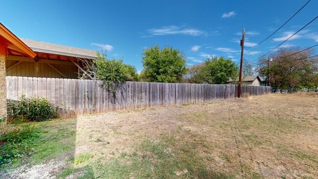 Building Photo - 2 WEEKS FREE RENT!!! REMODELED DUPLEX IN H...
