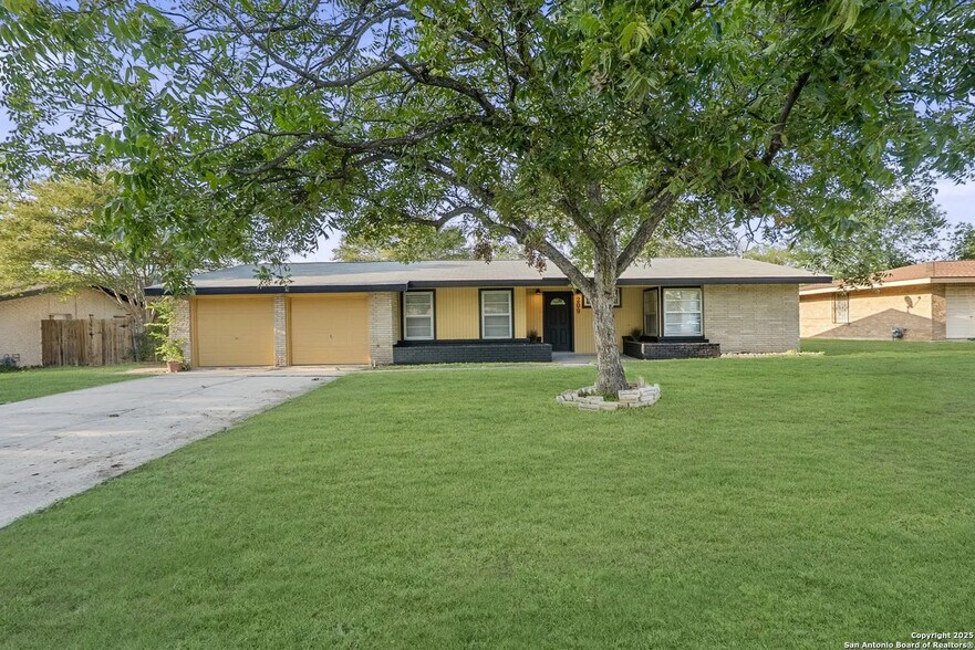 Building Photo - 209 Windcrest Dr