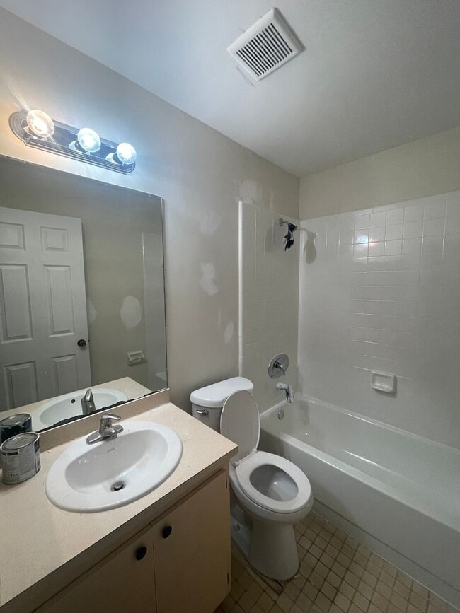 Building Photo - 2/1 FOR RENT in Ft. Pierce - Middle Unit - Triplex