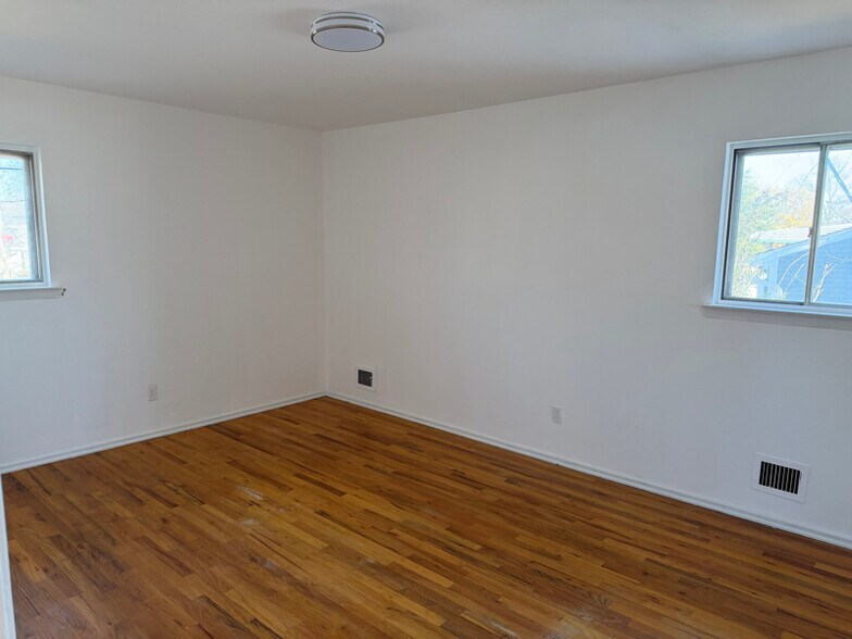 Building Photo - 280 Pemaco Ln