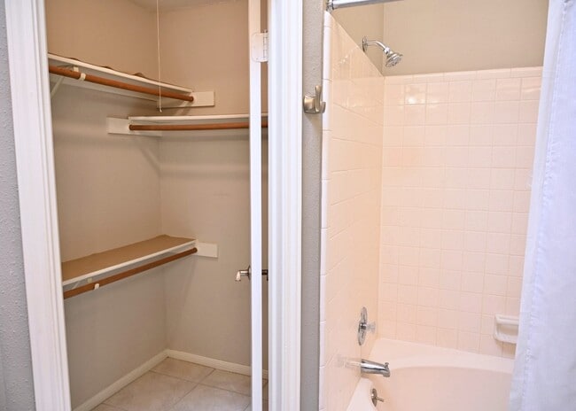 Building Photo - 10207 Wayward Wind Ln