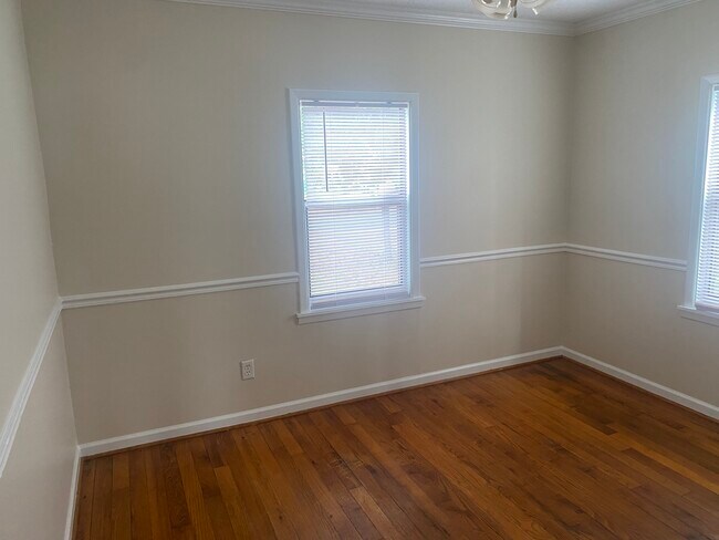 Building Photo - 940 East Lake Dr