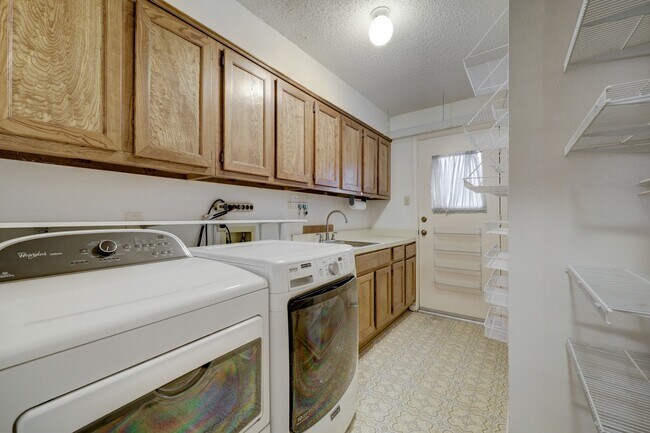 Building Photo - 12811 Ashford Hills Dr