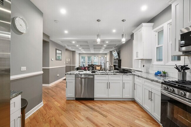 Building Photo - 8128 S King Dr