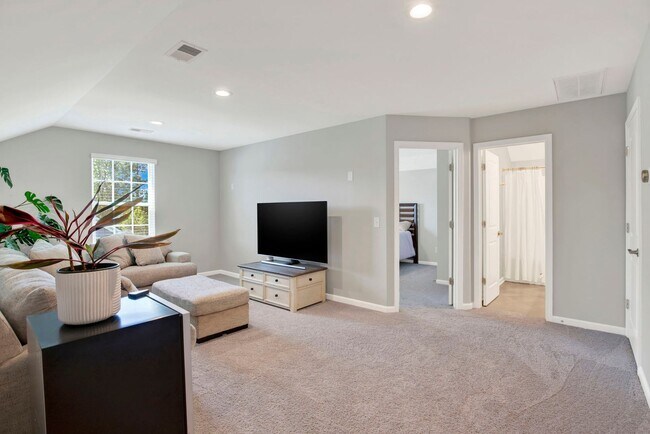 Building Photo - Savannah Quarters!