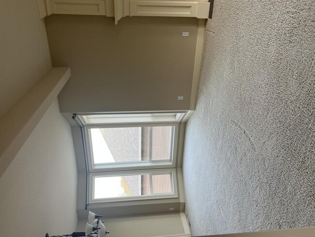 Building Photo - 15715 SE Bybee Dr