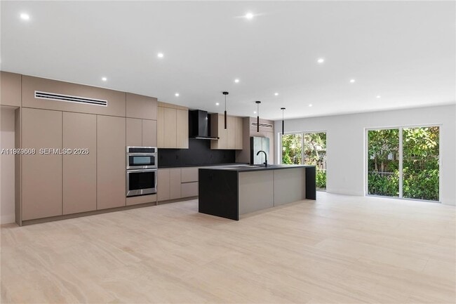 Building Photo - 2251 SW 20th St