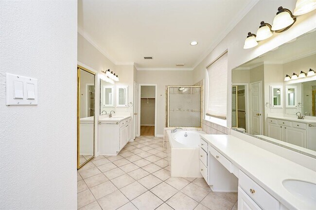 Building Photo - 22511 Bridgehaven Dr