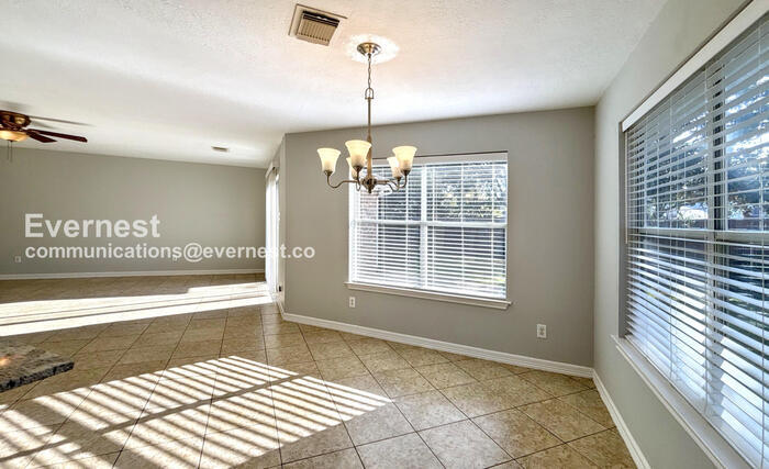 Building Photo - 2527 Pine Shadows Dr