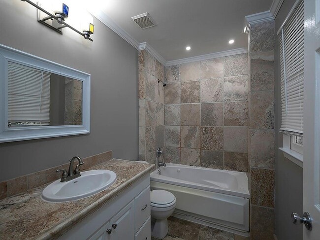 Building Photo - 581 Autumn Ln