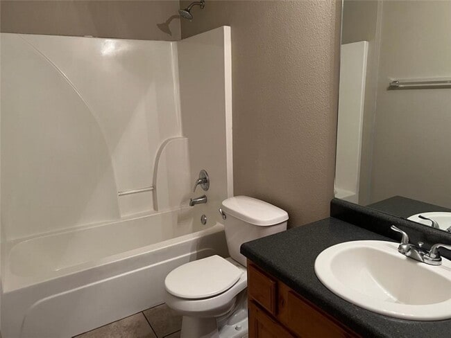 Building Photo - 3101 Brushwood Ave