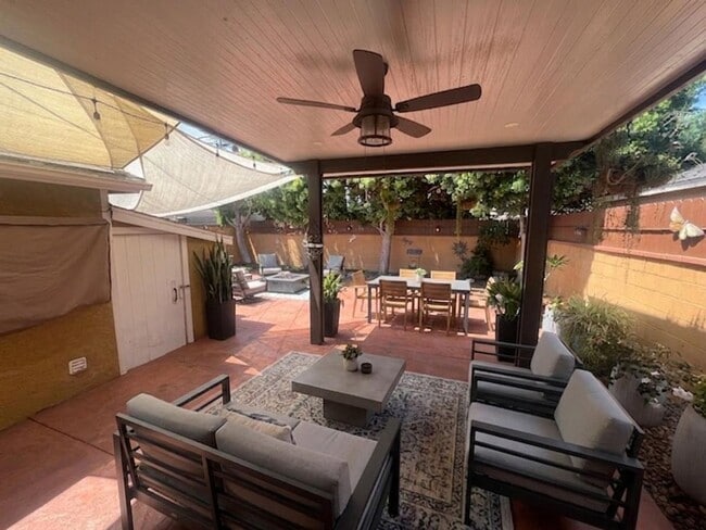 Building Photo - Charming 3 Bedroom 2 Bathroom, Long Beach Home for Lease!