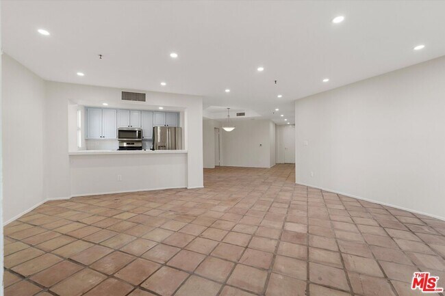 Building Photo - 235 Main St