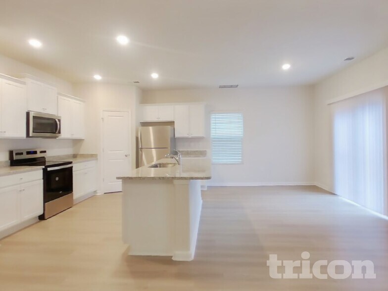 Building Photo - 6432 Lowe Ln