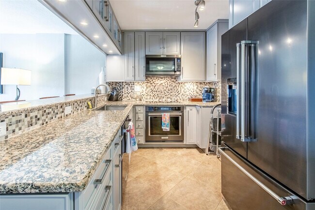 Building Photo - 1831 NE 38th St