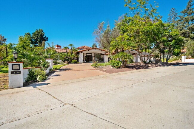 Building Photo - 18714 Bernardo Trails Dr