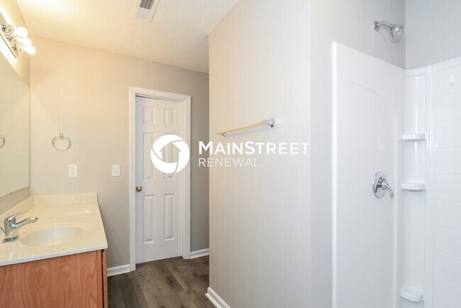 Building Photo - 5 Bedroom Pet-Friendly Home in Browns Summit, NC with Main Street Renewal