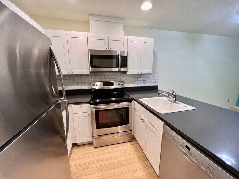 Building Photo - Underground Parking Spot!!!