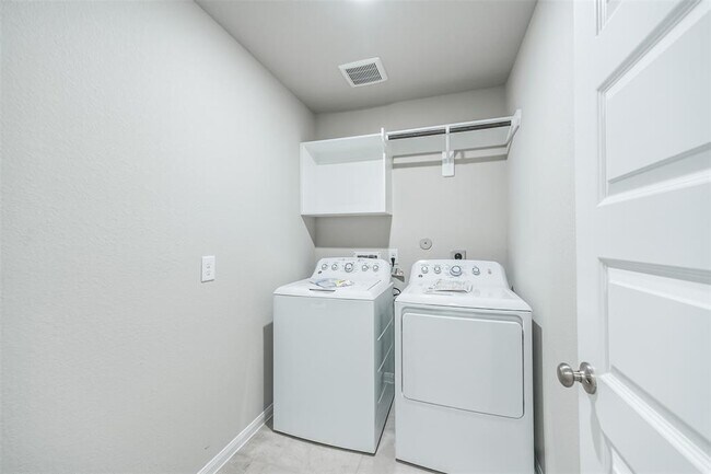 Building Photo - 17586 Rosette Grass Dr