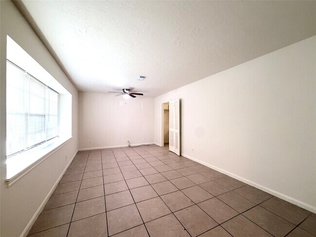 Building Photo - 9706 Crestdale Cir