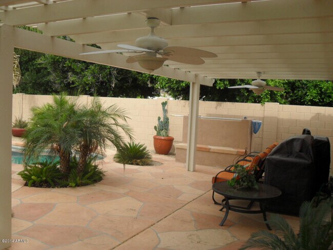 Building Photo - Resort Style Palm Valley Home With A Pool!