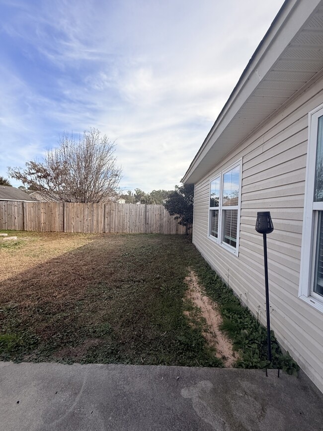 Building Photo - 34 Wintergreen Dr