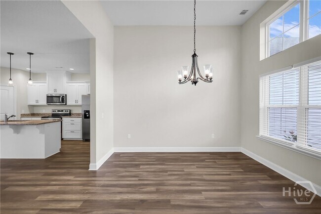 Building Photo - 1039 Meloney Dr