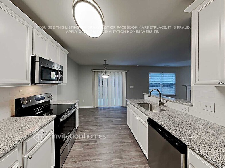 Building Photo - 1215 Pinehaven Ct