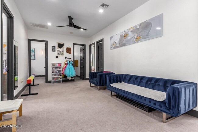 Building Photo - 4413 E Montecito Ave