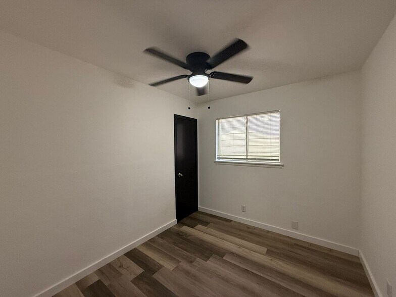 Building Photo - 217 Avenue E