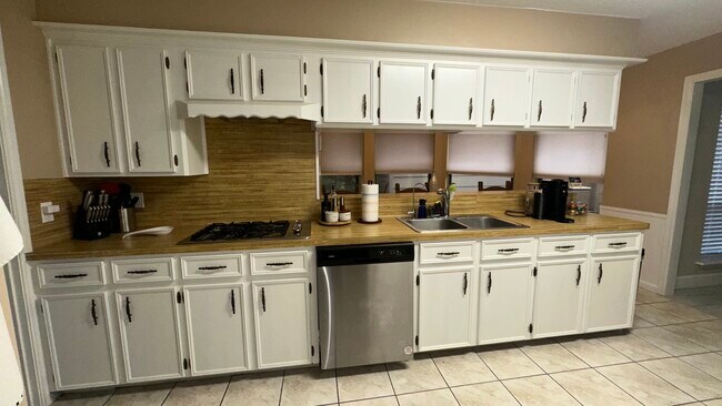 Kitchen - 4806 Havenwoods Dr