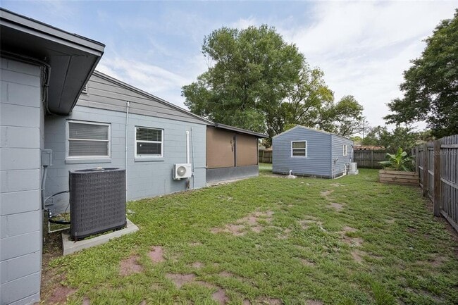 Building Photo - 6036 Dogwood Dr