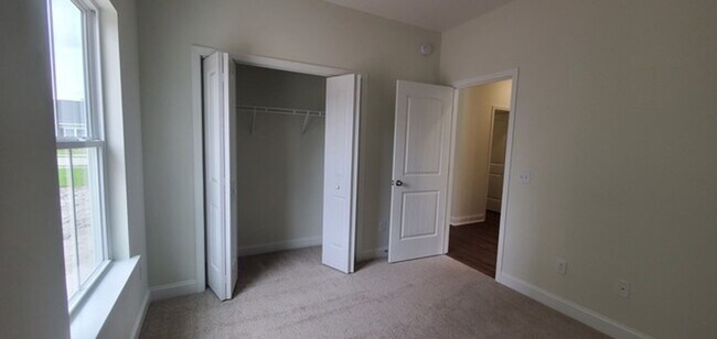 Building Photo - 492 Rutledge Dr