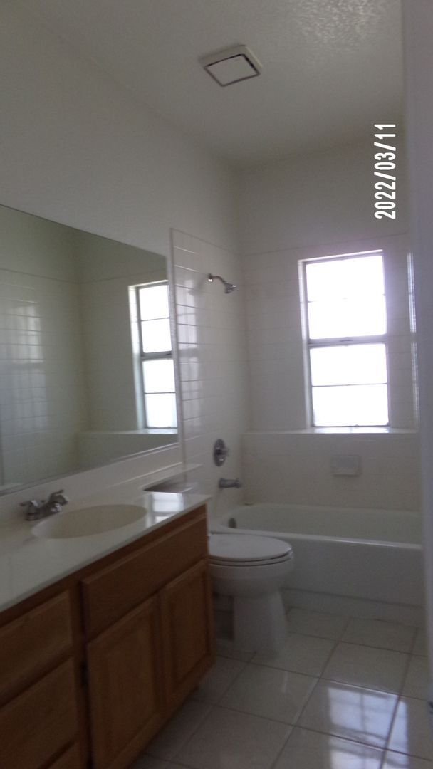 Building Photo - 252 Paseo Del Lago Cir