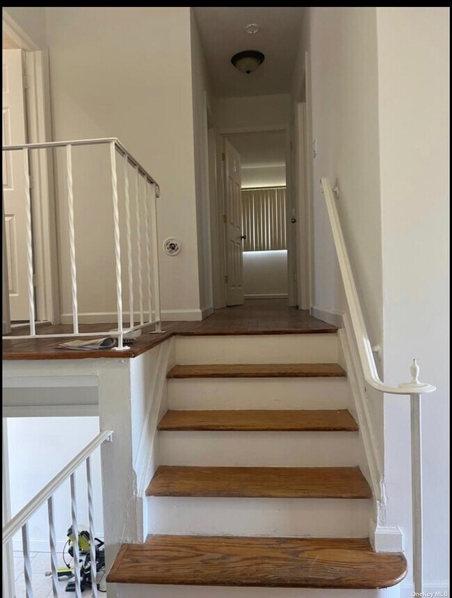 Primary Photo - 289 Park Ave