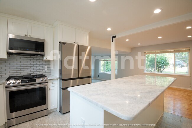 Building Photo - 7037 NE 137th St